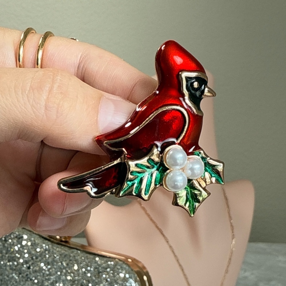 ⚜️❤️‍🔥  Red and Green Cardinal Brooch 🍃🎄 - Picture 3 of 8